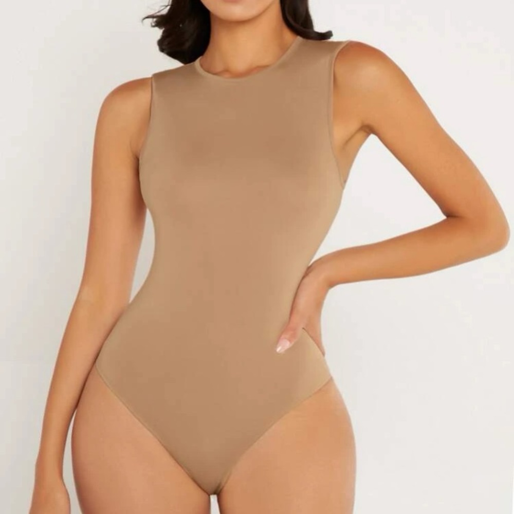 SHEIN ‼️ Basics Solid Round Neckline Fitted Tank Bodysuit